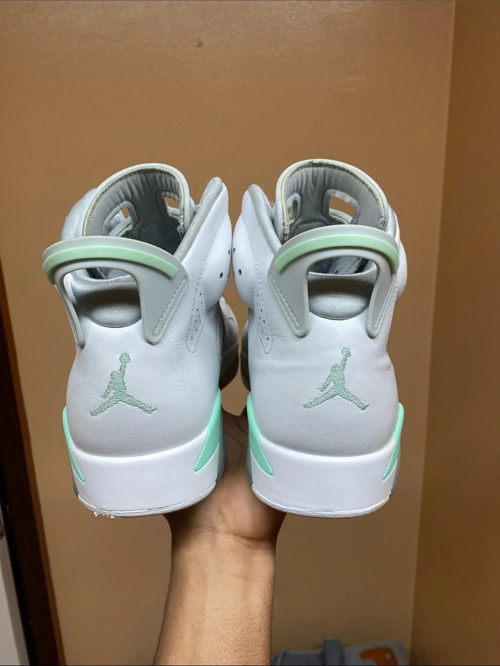 2022 Air Jordan 6 Retro Mint Foam Size 11 Women’s Size 9.5 Men’s DQ4914-103